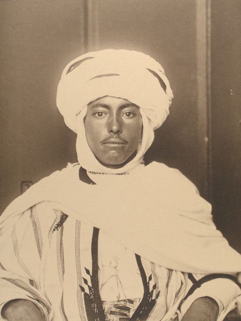 © Augustus F. Sherman, Algerian man, 1910 | Source : The New York Public Library Digital Collection
