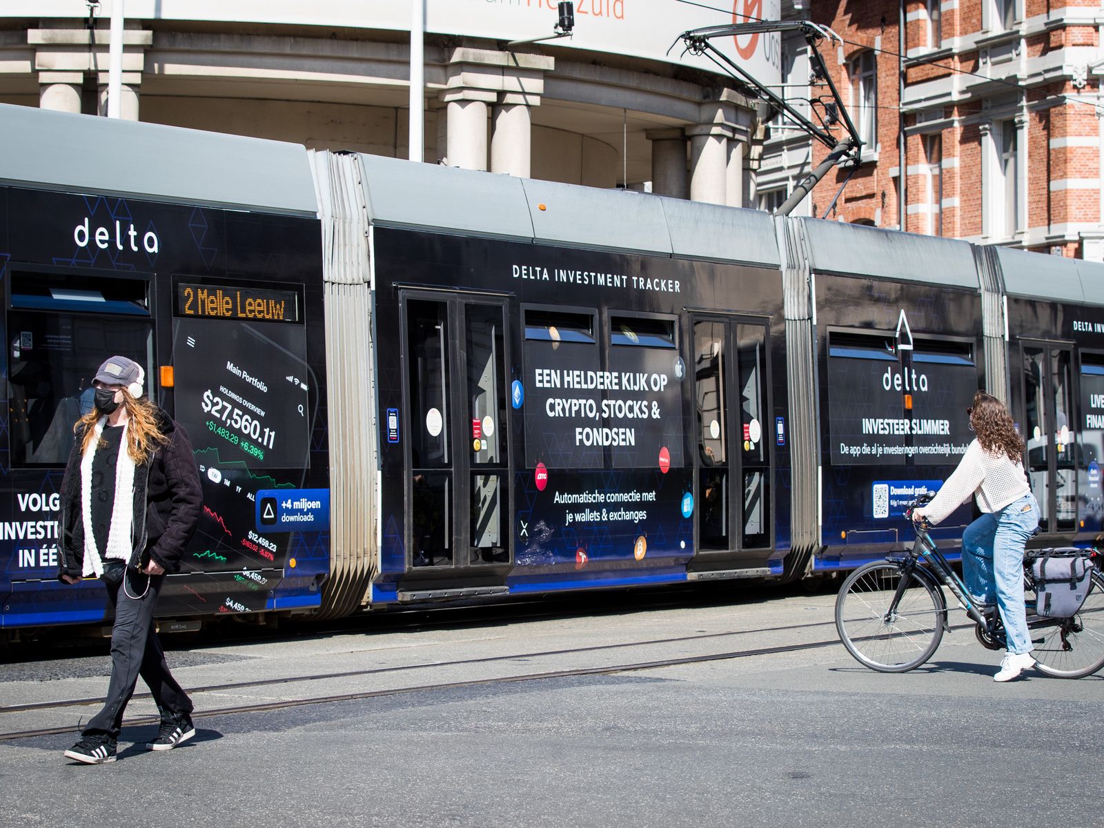 Delta full wrap tram 6