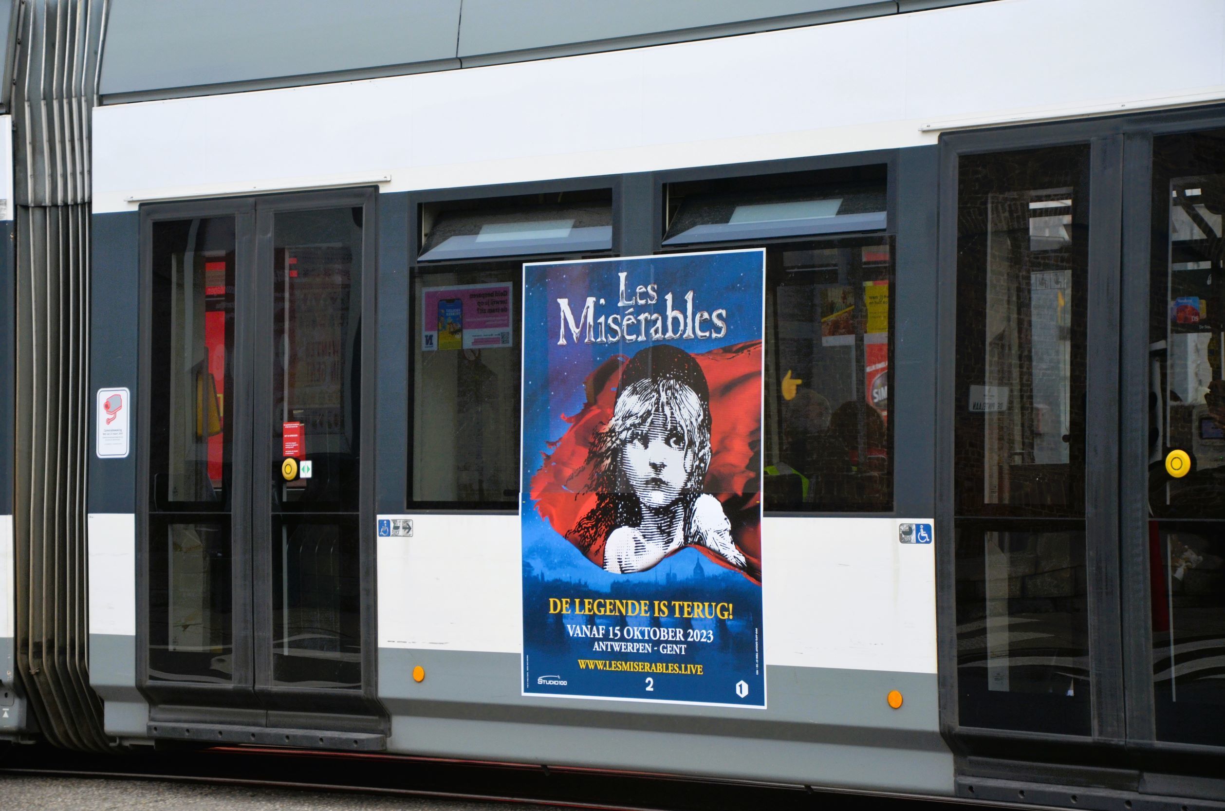 Window side 2m2 - Les Miserables