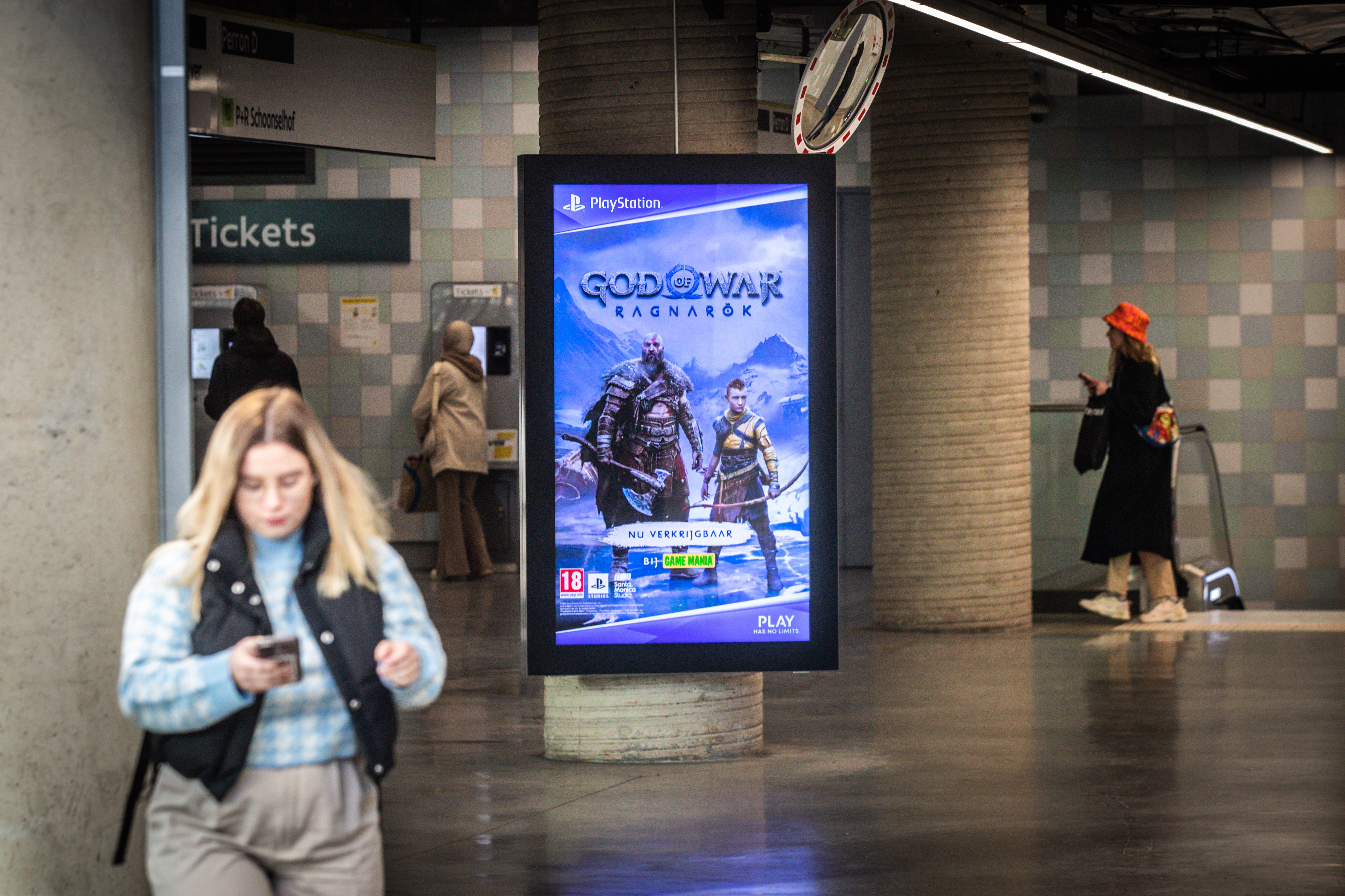 DOOH - Sony Playstation