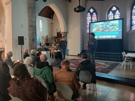 18 Kerk in het midden