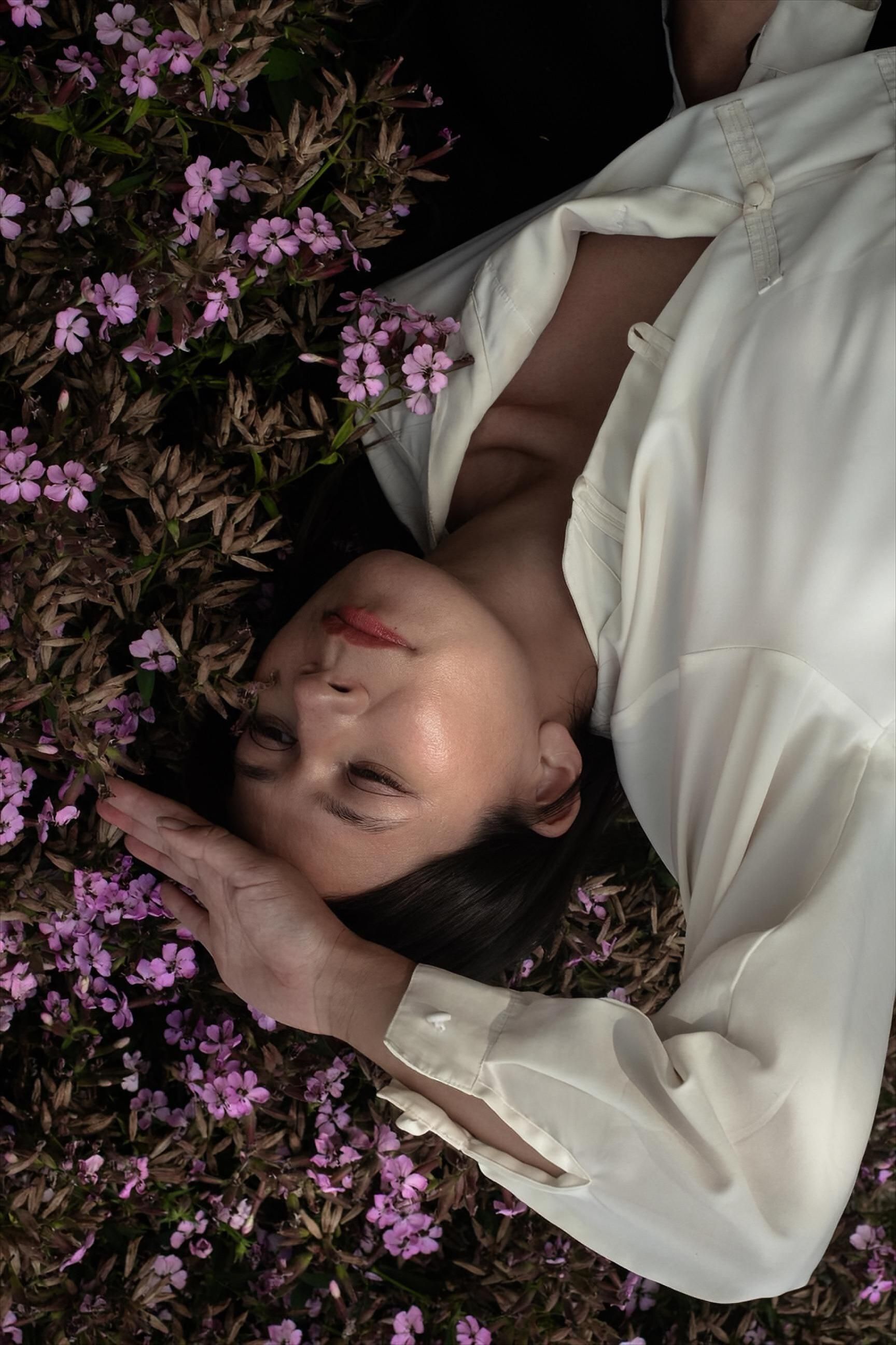 Portrait by Vera flowers colour