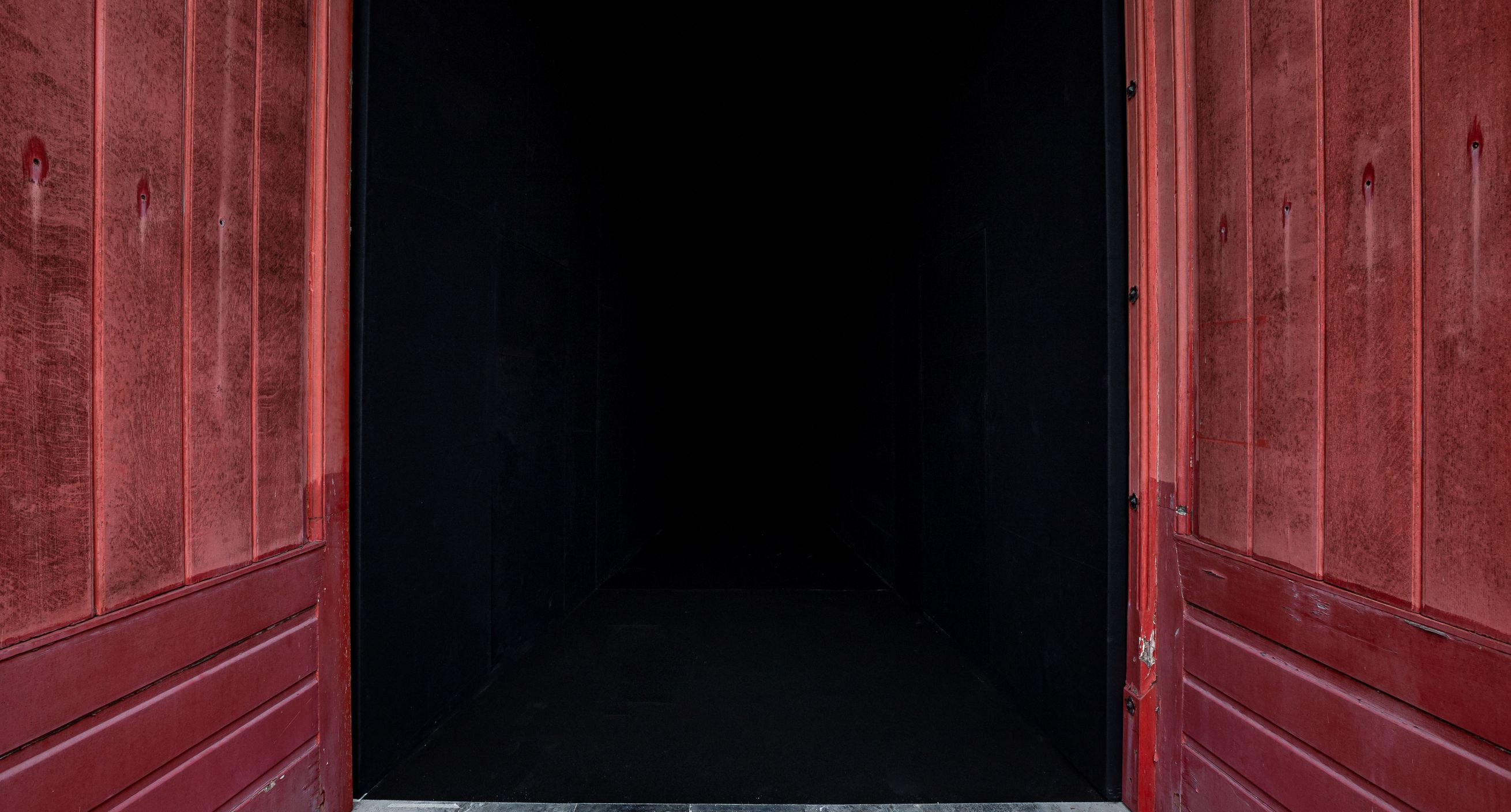 Gregor Schneider BLACK LIGHTNING Konrad Fischer Galerie Dusseldorf Berlin Triennale Brugge 2021 Stad Brugge Matthias Desmet