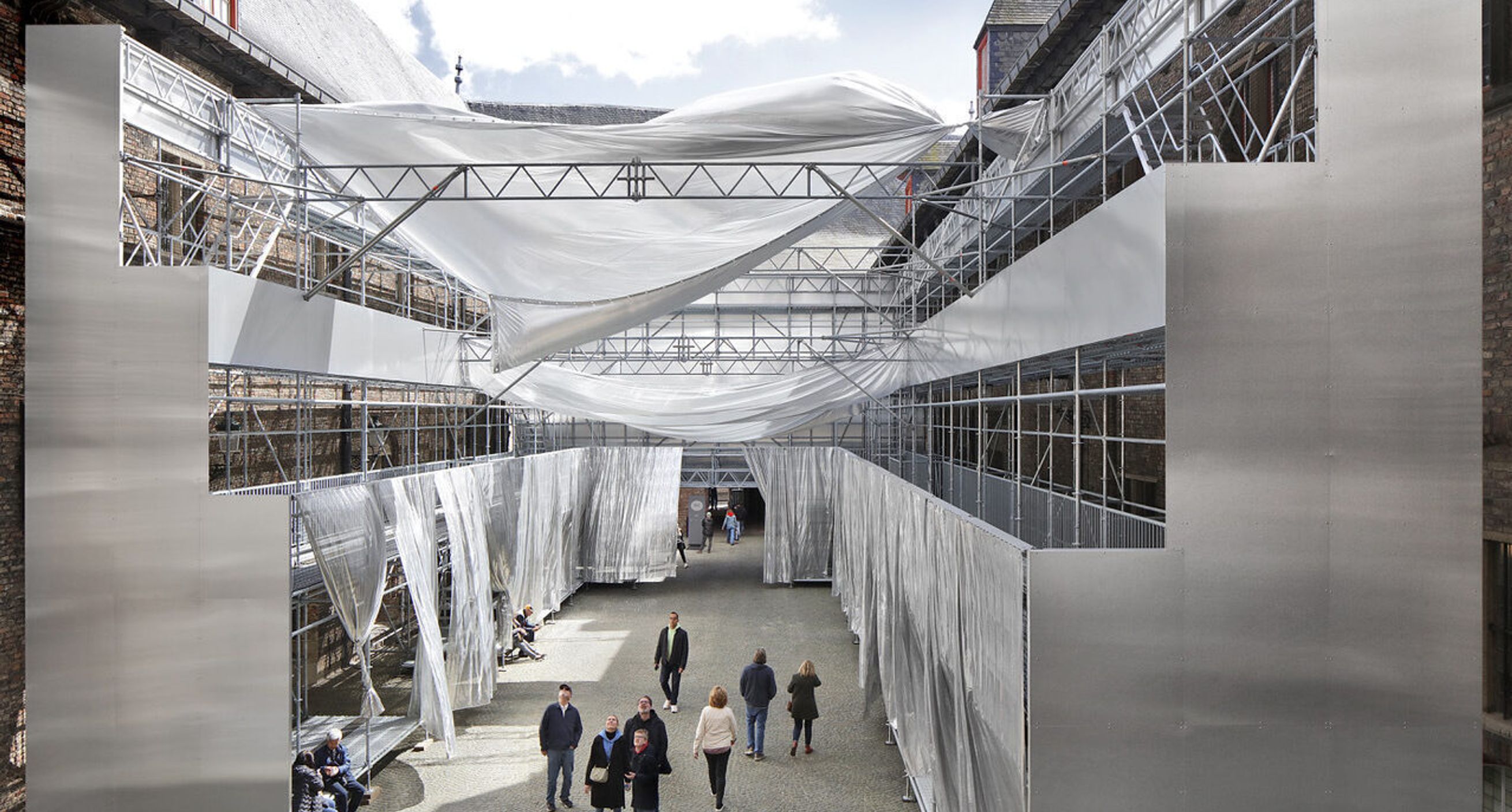 001 Traumnovelle Filip Dujardin