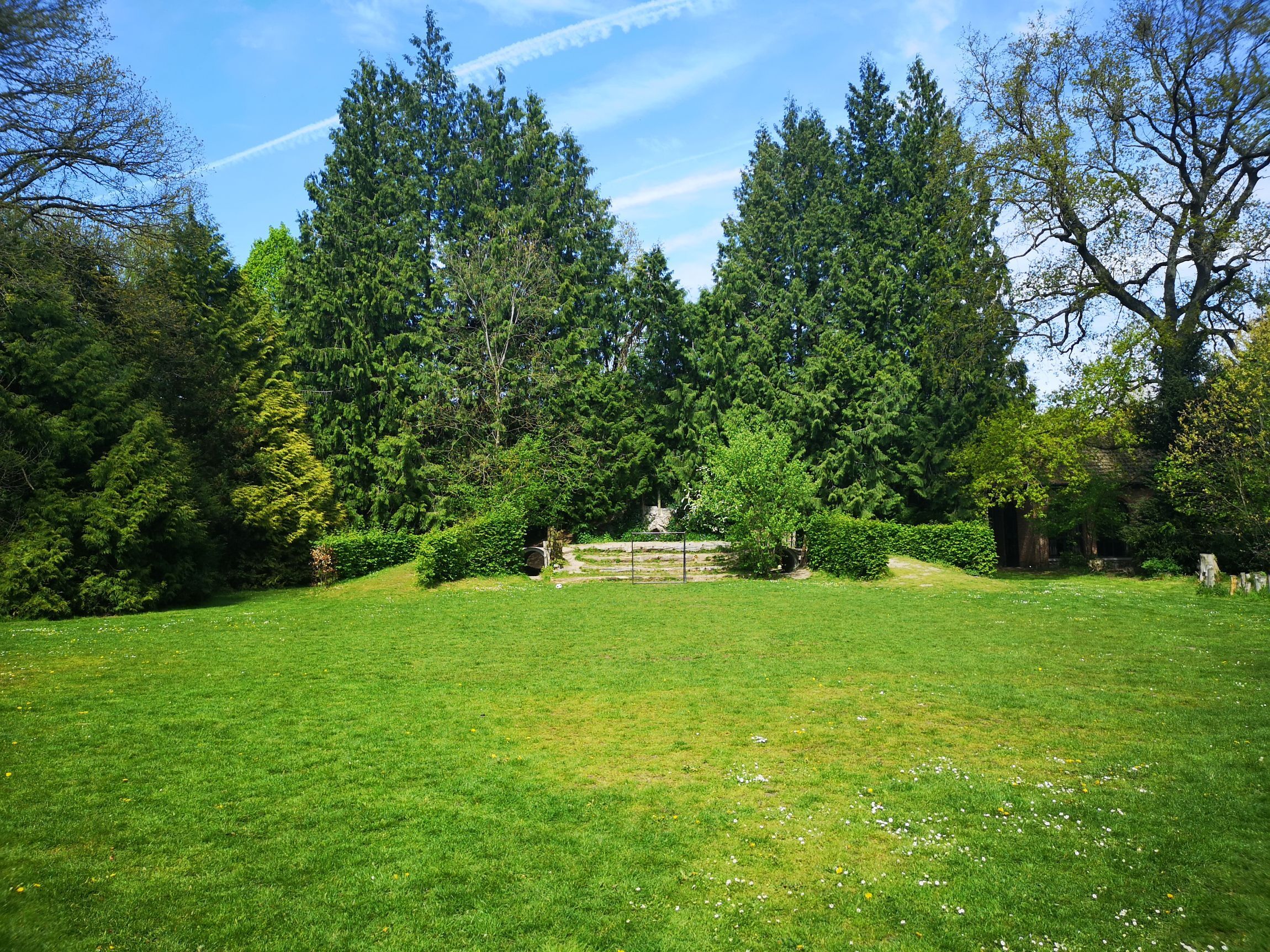 De Karmel Brugge grasveld