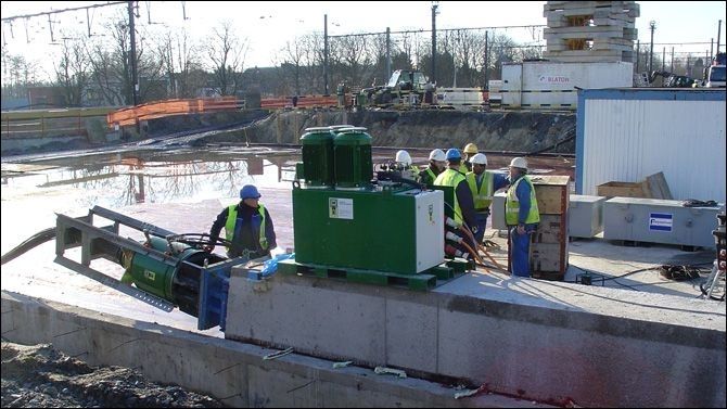 2009_Schuifoperatie tweede dakplaat Timichegtunnel