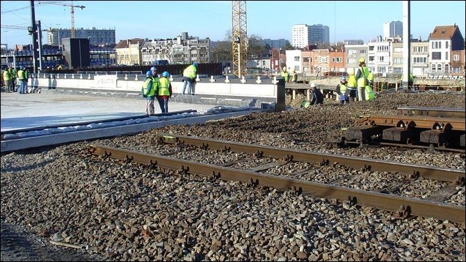 2009_Schuifoperatie tweede dakplaat Timichegtunnel