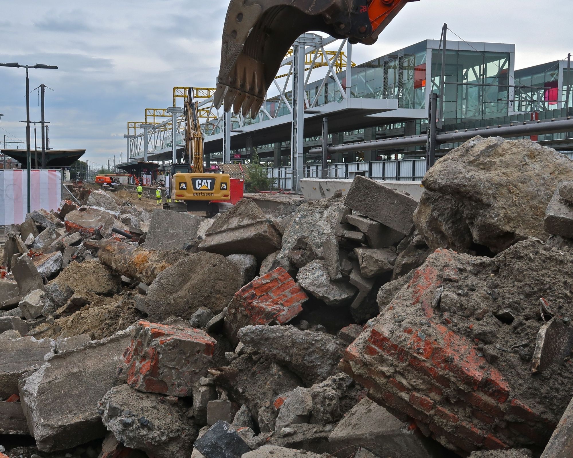 2021_Afbraak sporen en perrons 6-7