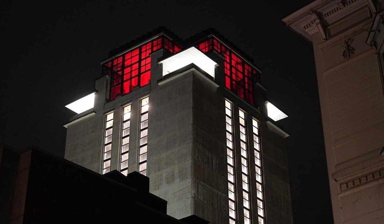 Boekentoren Gent kleurt rood nav Cultuurbesparingen (Universiteit Gent)