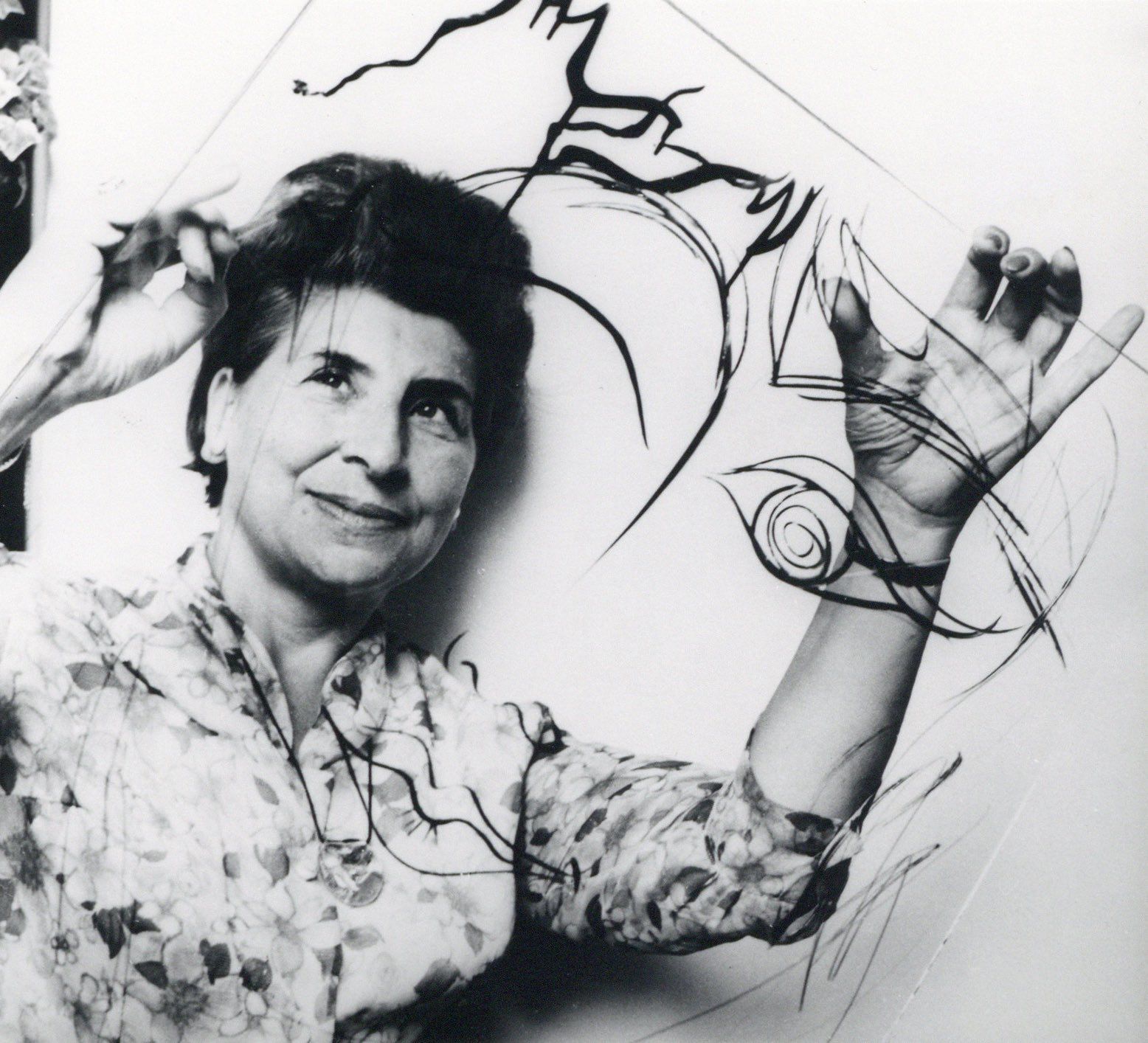 May Neama with her work for the provincial prize for graphic arts 1965 Collection City of Antwerp Letterenhuis